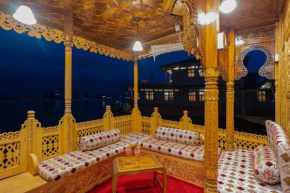 Dilnaaz group of houseboats